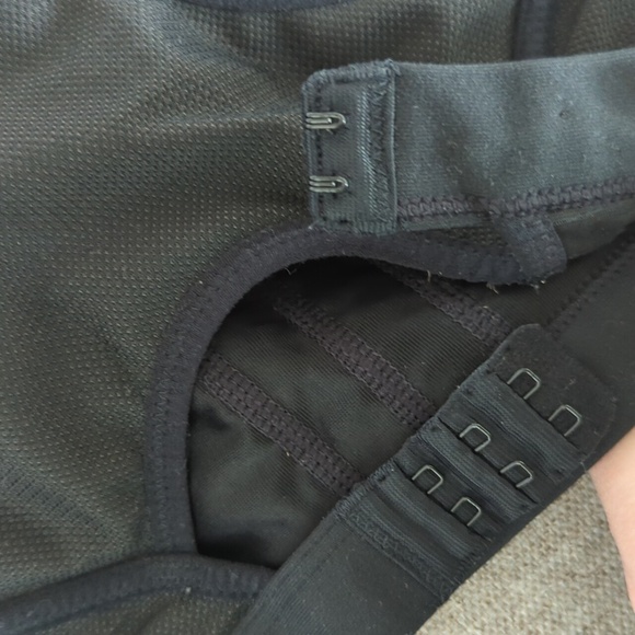 Large Moving Comfort Black Sports Bra Athletic Athleisure Wireless - Picture 12 of 15